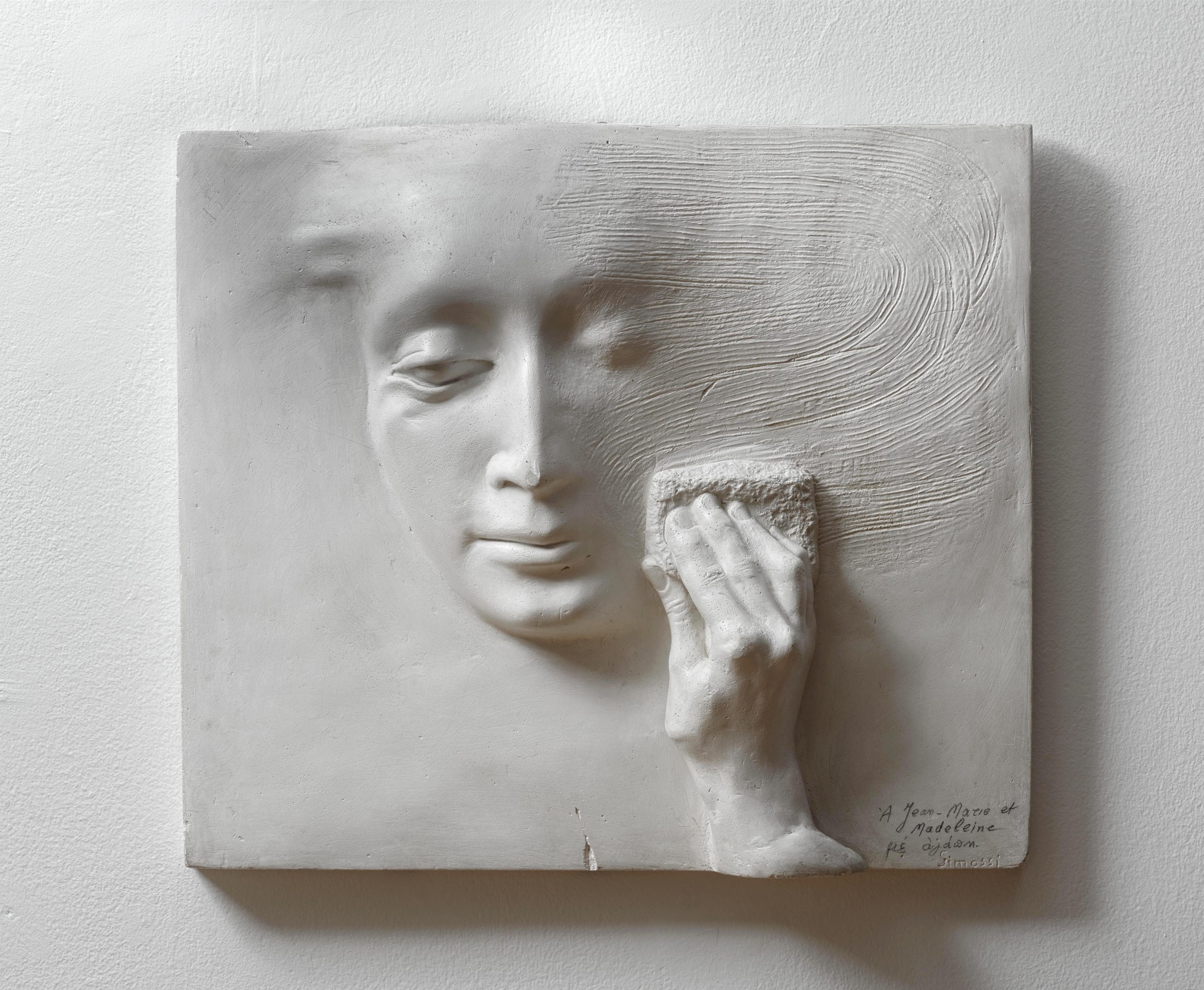 Γαβριέλλα Σίμωσι, Η γόμα, π.1980, γύψος, 44x50x7εκ_by Studio Vaharidis